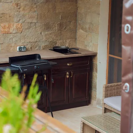 Spacious Stylish With Large Terrace And Amazing View, 5 Min To Gondola & Bar Str Apartamento