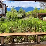 Spacious Stylish With Large Terrace And Amazing View, 5 Min To Gondola & Bar Str Апартаменты