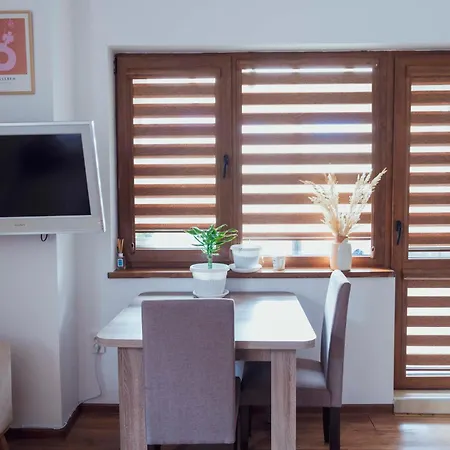 Daire Spacious Stylish With Large Terrace And Amazing View, 5 Min To Gondola & Bar Str *